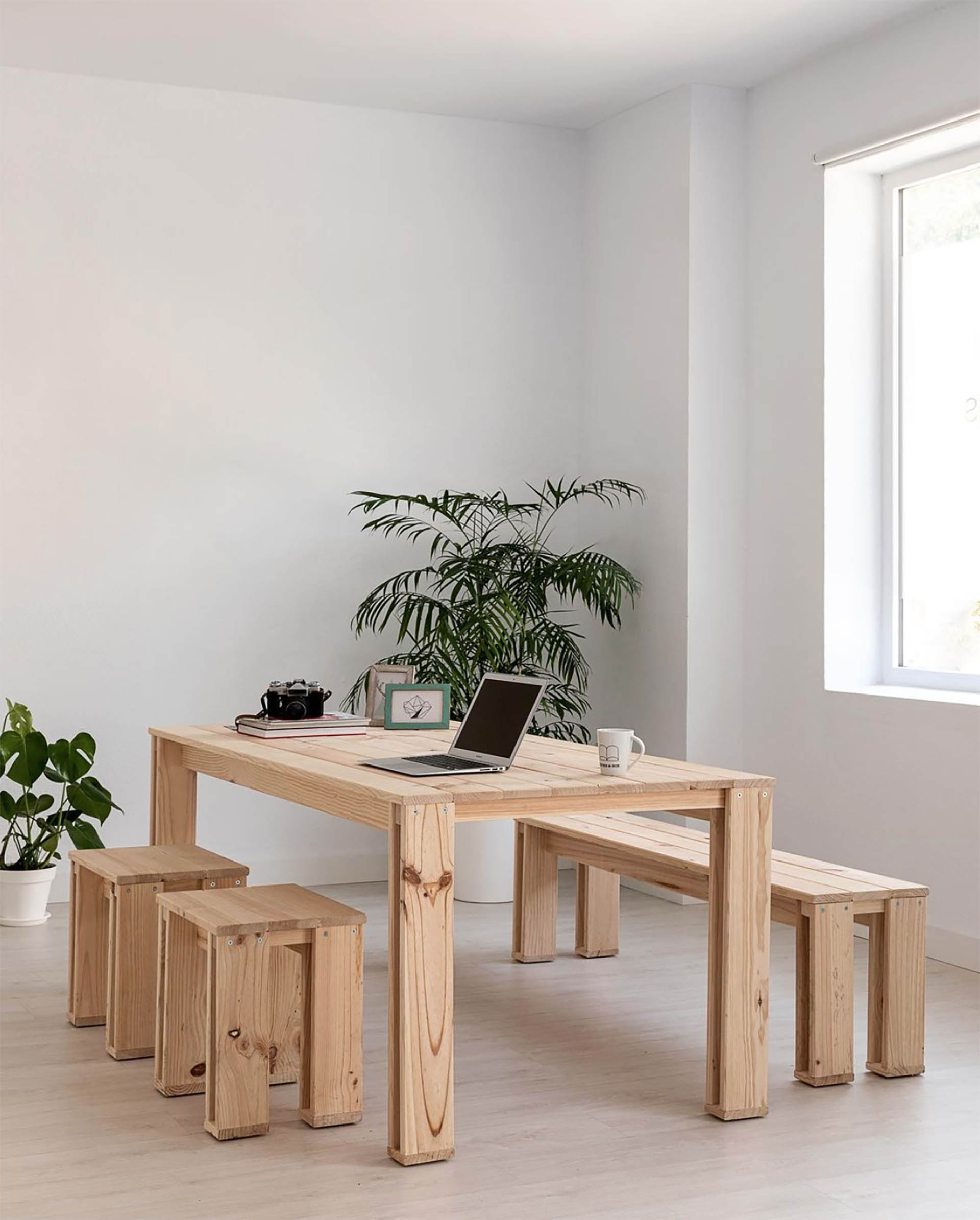 Serie ARINA bancos y mesas de madera natural