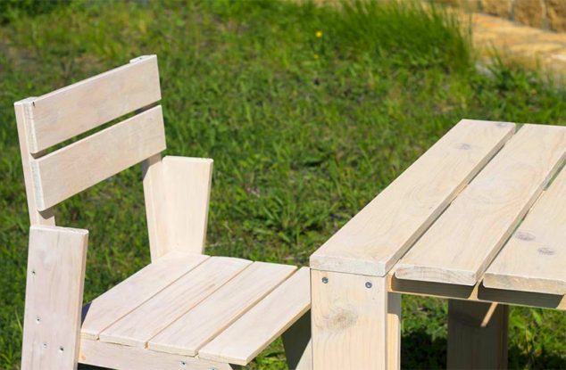 Muebles de madera ecológica para exteriores resistentes a la lluvia.