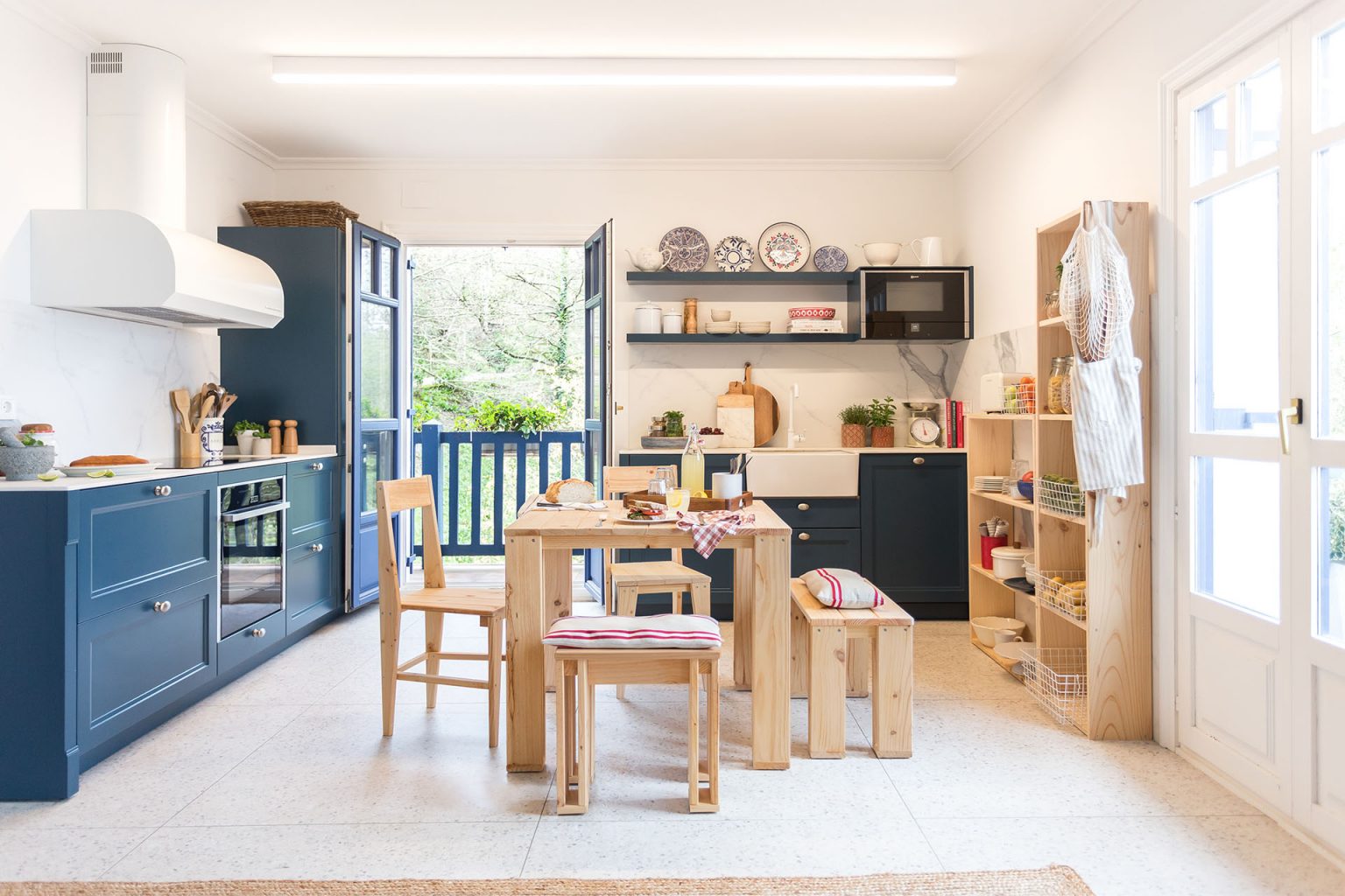 Comprar muebles económicos para tu casa de verano, ¡sí es posible